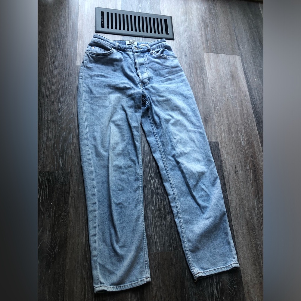 H&M Classic High-Rise Women’s Jeans in Light Blue Size 2